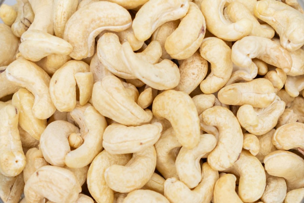 anacardi crudi